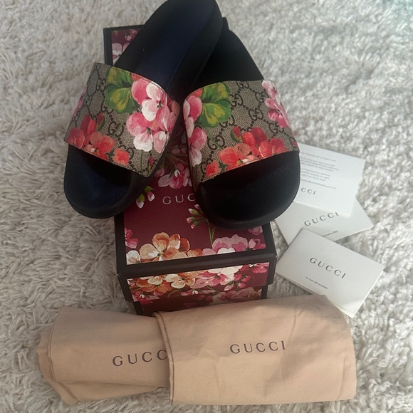 GUCCI floral slides size 7 - Picture 2 of 12